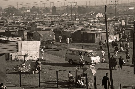 Photograph of Plastic View, Tembisa, May 1990, taken by Gille de Vlieg. 
