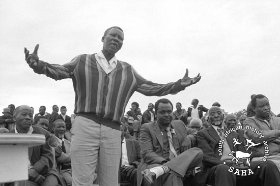 AL3274_G06.05 	Leeufontein leader Dadelik Mojafa speaking against incorporation into Bophuthatswana, Braklaagte