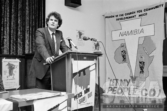 Namibian lawyer Anton Lubowski addressing an End Conscription (ECC) meeting in Johannesburg, July 1984, photographer: Gille de Vlieg, archived as AL3274_B9 Namibian lawyer Anton Lubowski addressing an End Conscription (ECC) meeting in Johannesburg, July 1984, photographer: Gille de Vlieg, archived as AL3274_B9
