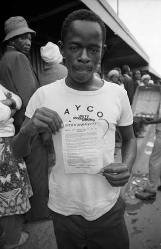 Victor Kgobe AYCO member with police stayaway pamphlet Alexandra 1984-11-06 AL3274_B32