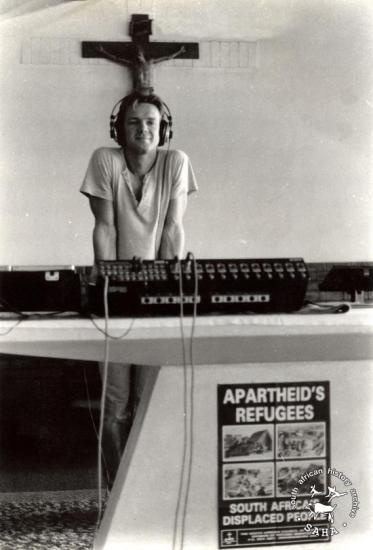 Lloyd Ross recording worker choirs, June 1985