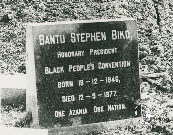 SAHA South African History Archive Steve Biko s Gravestone